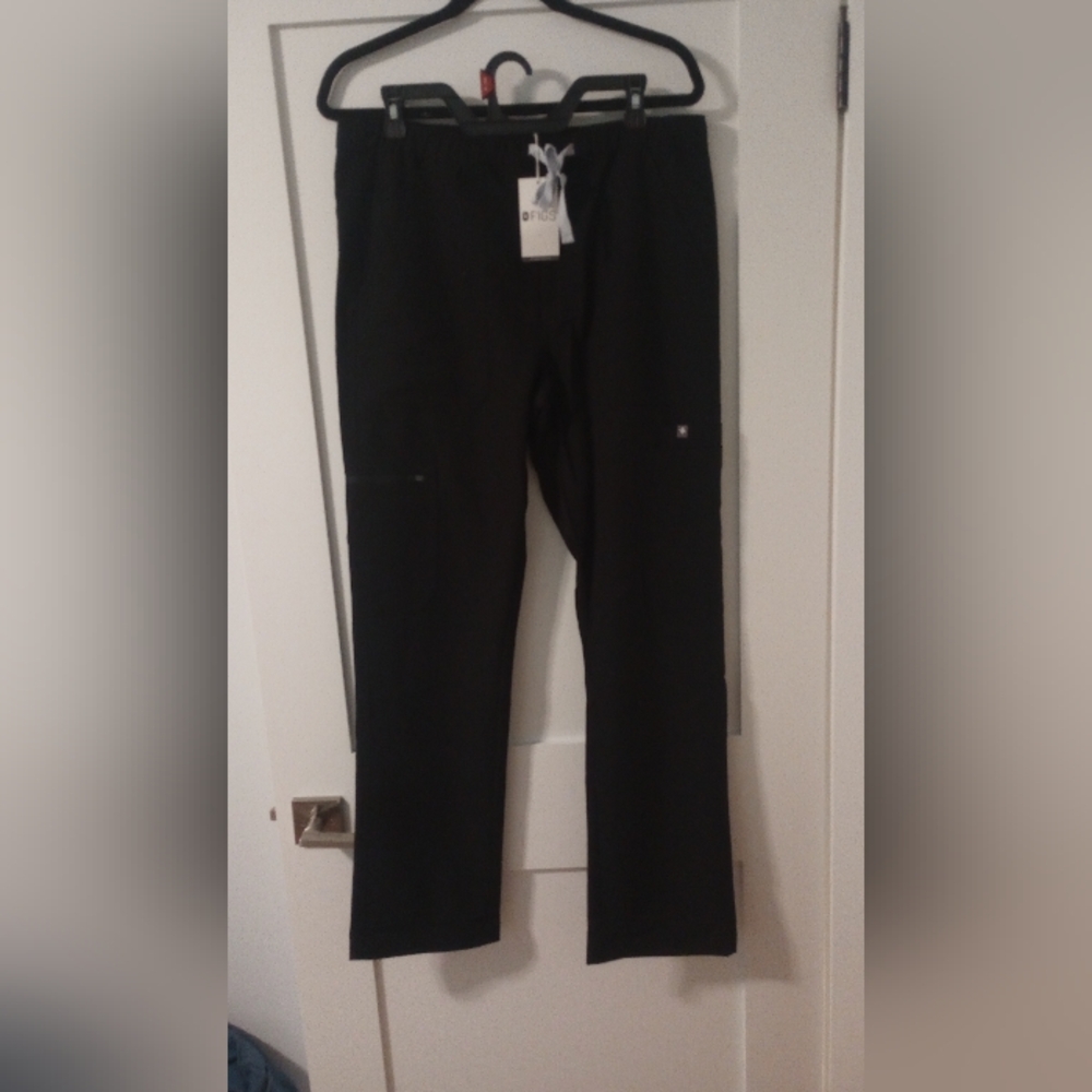 Men's Medium FIGS Scrub Pants – Black ( Cairo Cargo Pant)